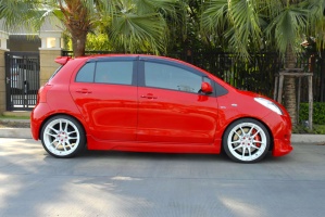 2007 Toyota Yaris with 18x7.5 Work Wheels Emotion CRKai wheels