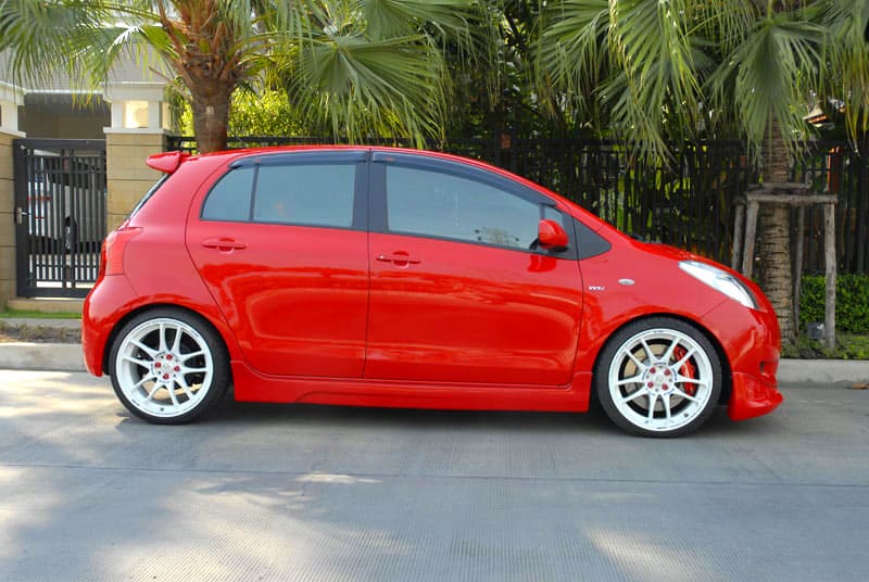 2007 Toyota Yaris with 18x7.5 Work Wheels Emotion CRKai wheels