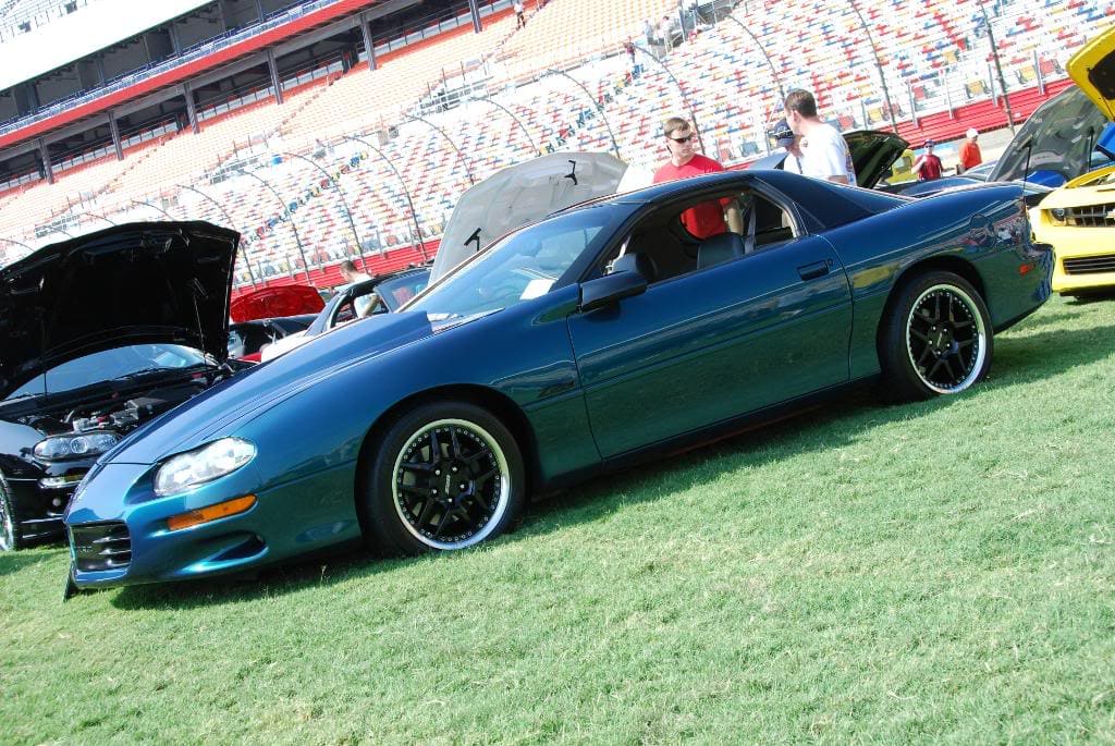 2001 Chevrolet Camaro with 17x9.5 wheels