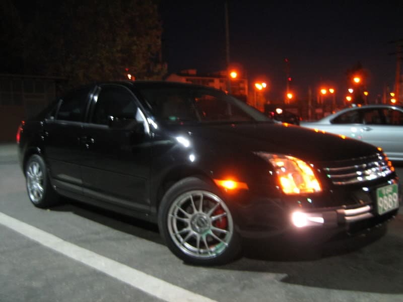 2006 Ford Fusion with 17x8 OZ wheels