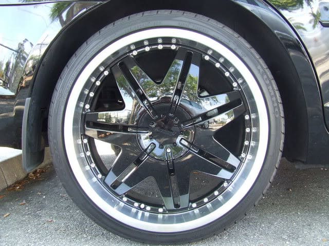 2006 Ford Fusion with 20x8.5 Maas 23m wheels