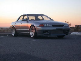 1989 Nissan R31-R34 Skyline 4dr with 17x9 OZ Racing wheels