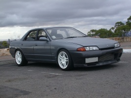 1989 Nissan R31-R34 Skyline 4dr with 17x9 Nissan R33 GTR wheels
