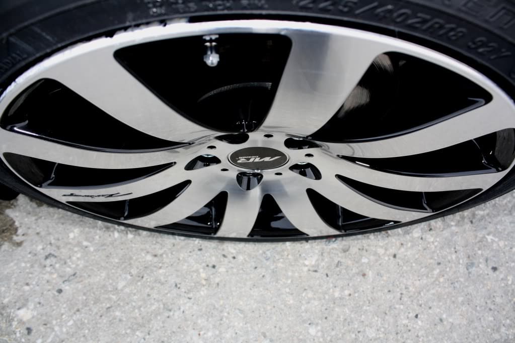 2009 Acura MDX with 20x8 MRR HR4 wheels