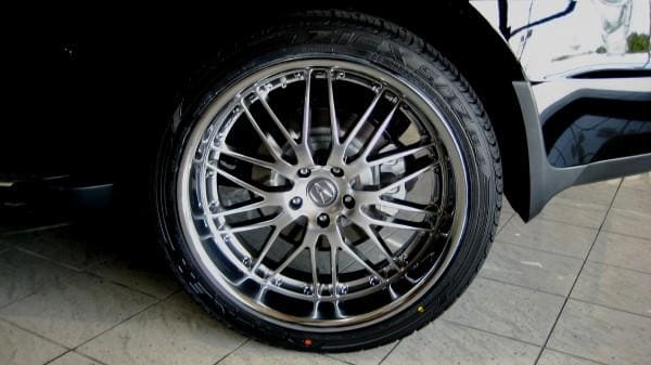 2010 Acura MDX with 22x9.5 Tork Revo Hyper wheels