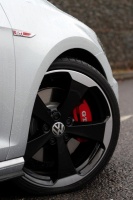2015 Volkswagen e-Golf with 19x7.5 VW GLENDALE wheels