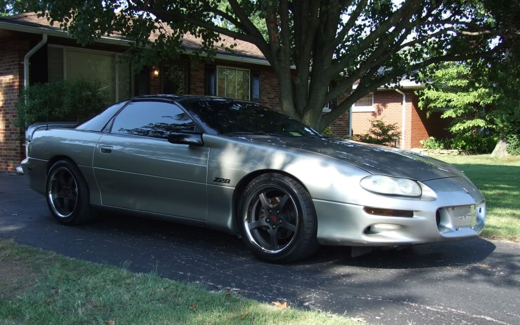 2001 Chevrolet Camaro with 18x10.5 wheels