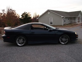 2001 Chevrolet Camaro with 18x9.5 C6 Z06 wheels