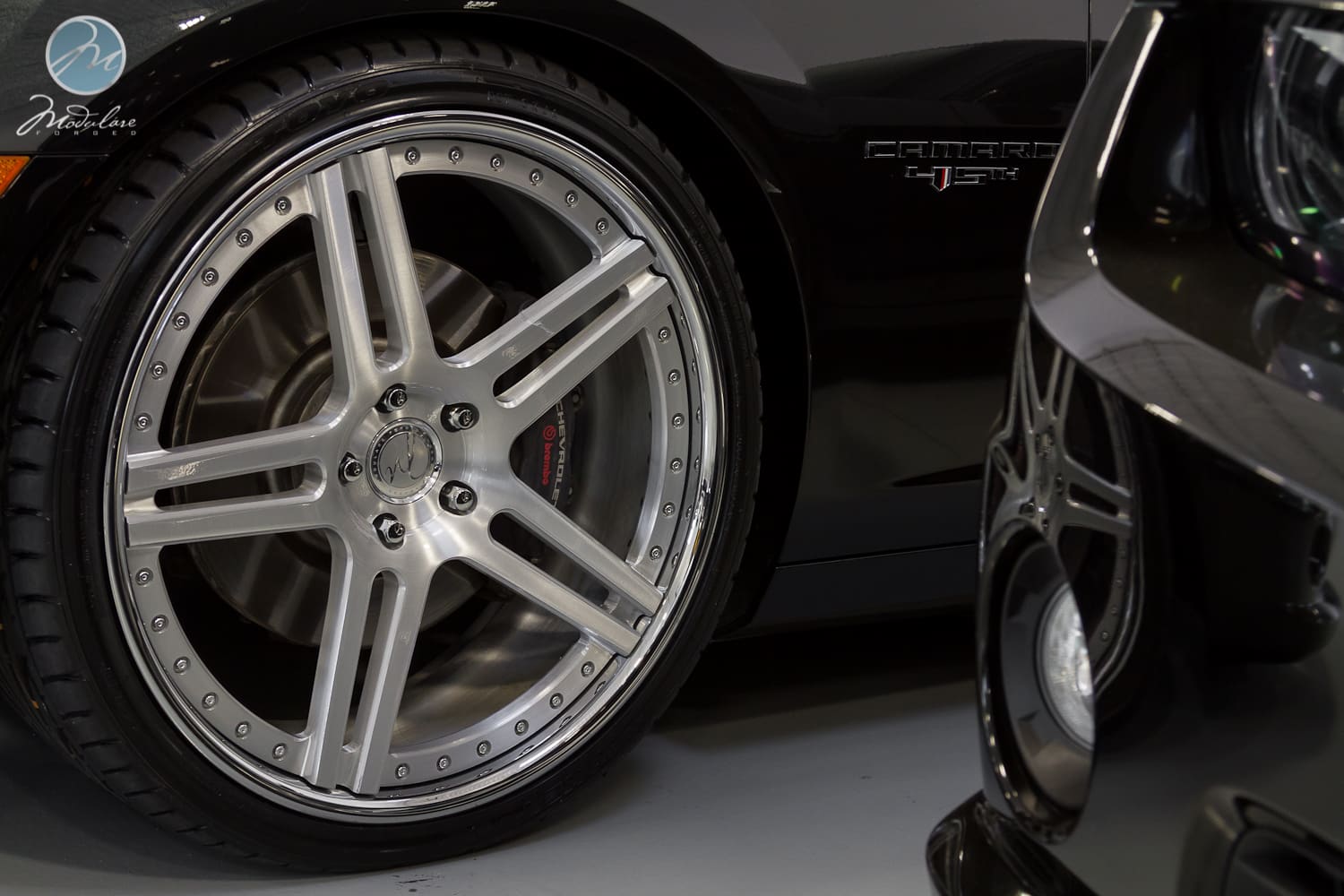 2012 Chevrolet Camaro with 22x9.5 Modulare C11 wheels