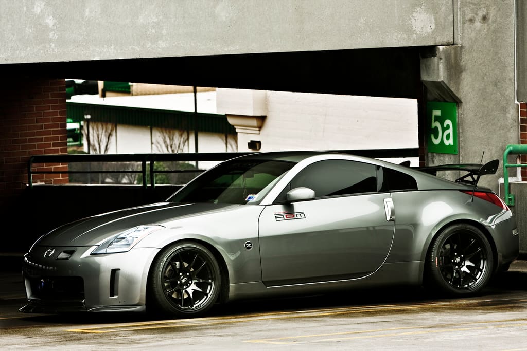2004 Nissan 350Z with 18x9.5 Rota Torque R wheels