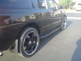 2005 Nissan Armada with Echelon Korum wheels