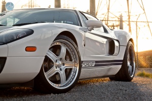 2005 Ford GT with 19x10 Modulare M7 wheels
