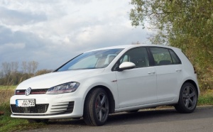 2015 Volkswagen Golf GTI with 18x8 DIEWE TRINA wheels