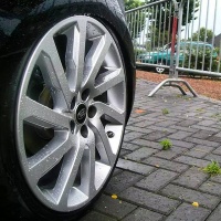 2015 Volkswagen e-Golf with 19x8 LAND ROVER 10 SPOKE wheels