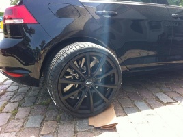 2015 Volkswagen Golf GTI with 19x8.5 BROCK B32 wheels