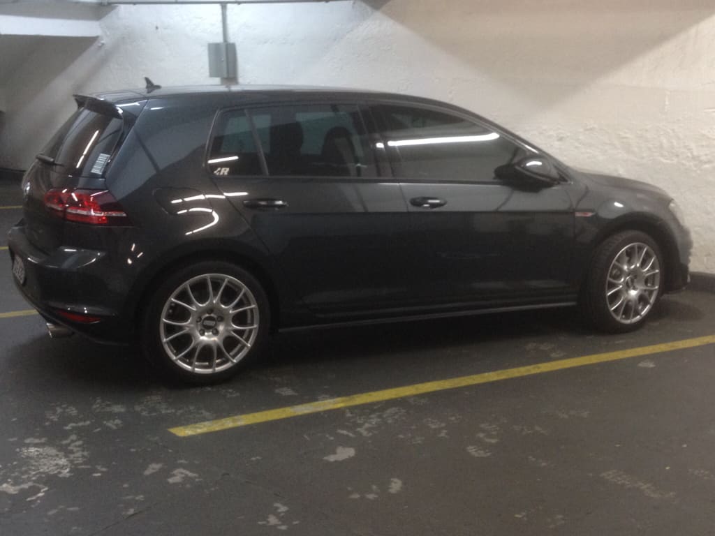 2015 Volkswagen e-Golf with 18x8 wheels