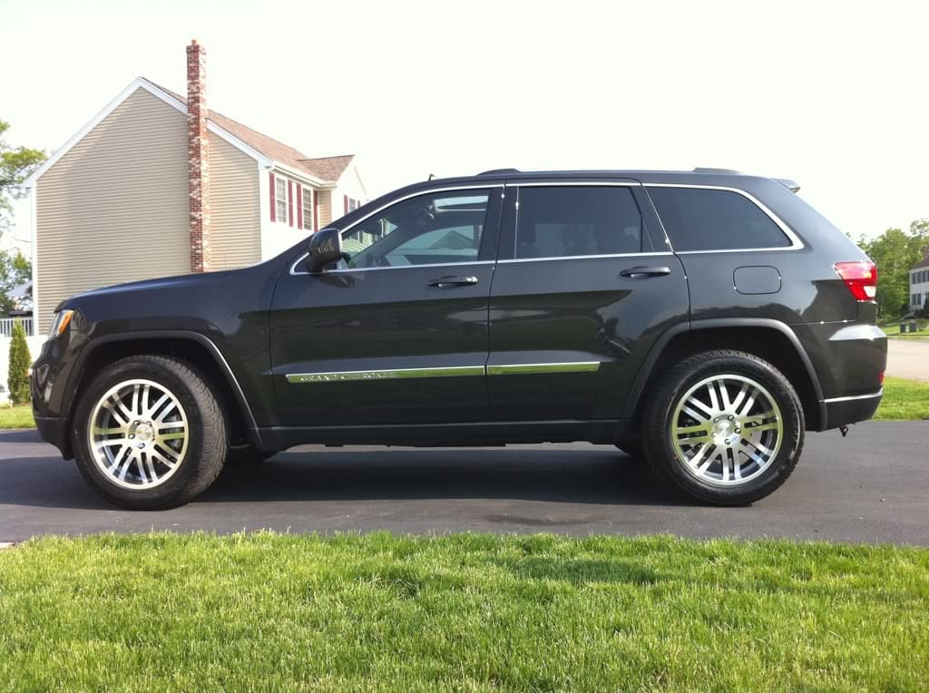 2011 Jeep Grand Cherokee with 20x9 wheels