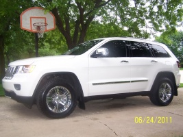 2011 Jeep Grand Cherokee with 18x8.5 Cruiser Alloy Switchblades wheels