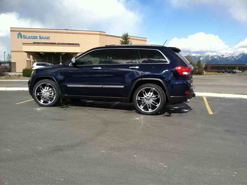 2011 Jeep Grand Cherokee with 22x9.5 wheels