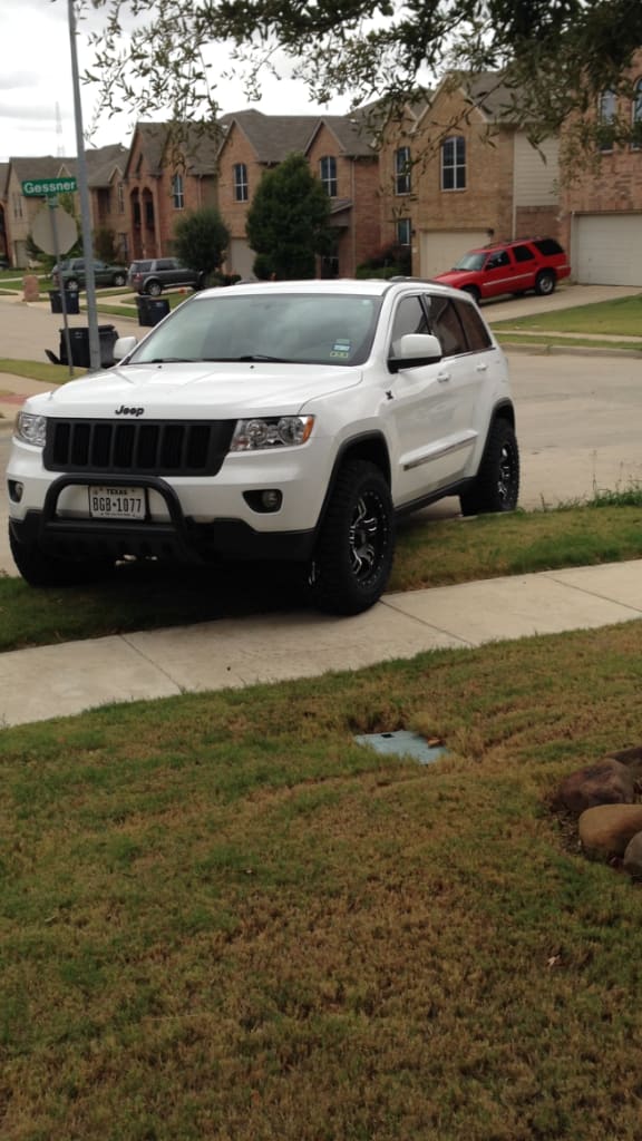 2013 Jeep Grand Cherokee with 18x9 American Outlaw Regulators wheels