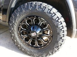 2012 Jeep Grand Cherokee with 18x9 KMC XD Bomb wheels