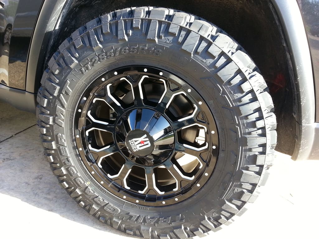 2012 Jeep Grand Cherokee with 18x9 KMC XD Bomb wheels