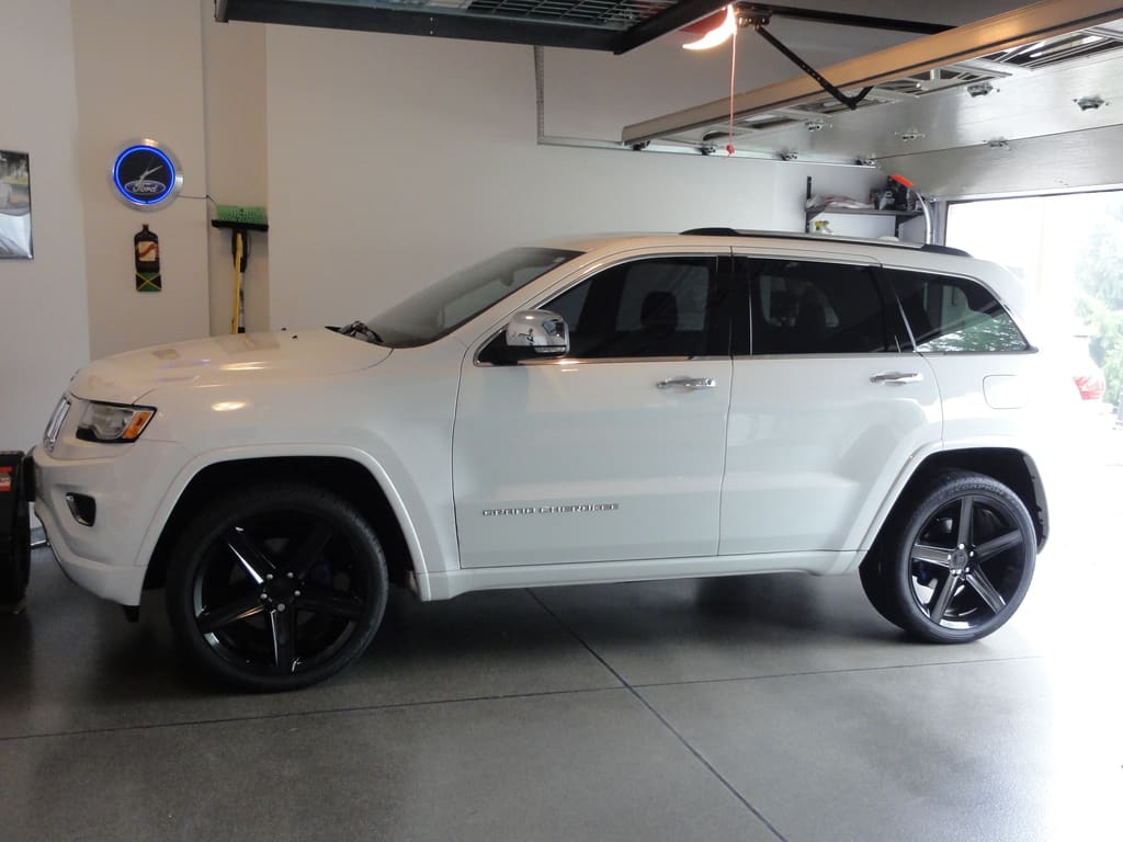 2014 Jeep Grand Cherokee with 22x10 FR wheels