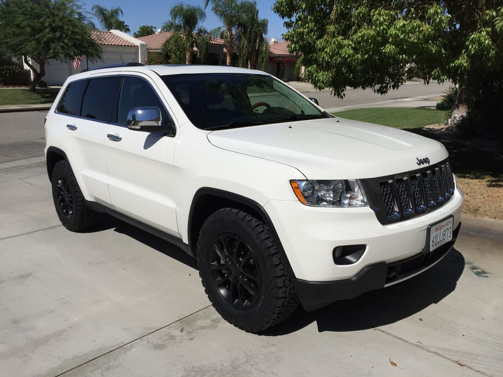 2011 Jeep Grand Cherokee with OEM wheels