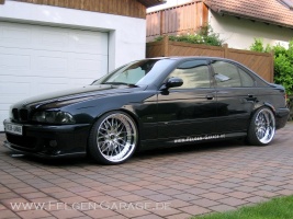 2000 BMW M5 with 20x10 Work Rezax II wheels