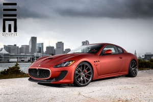 2015 Maserati GranTurismo with 21x9 Vossen VPS-306 wheels