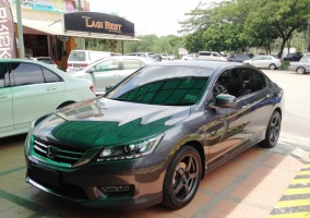 2011 Honda Accord with 18x7.5 Gram Lights T57RC wheels