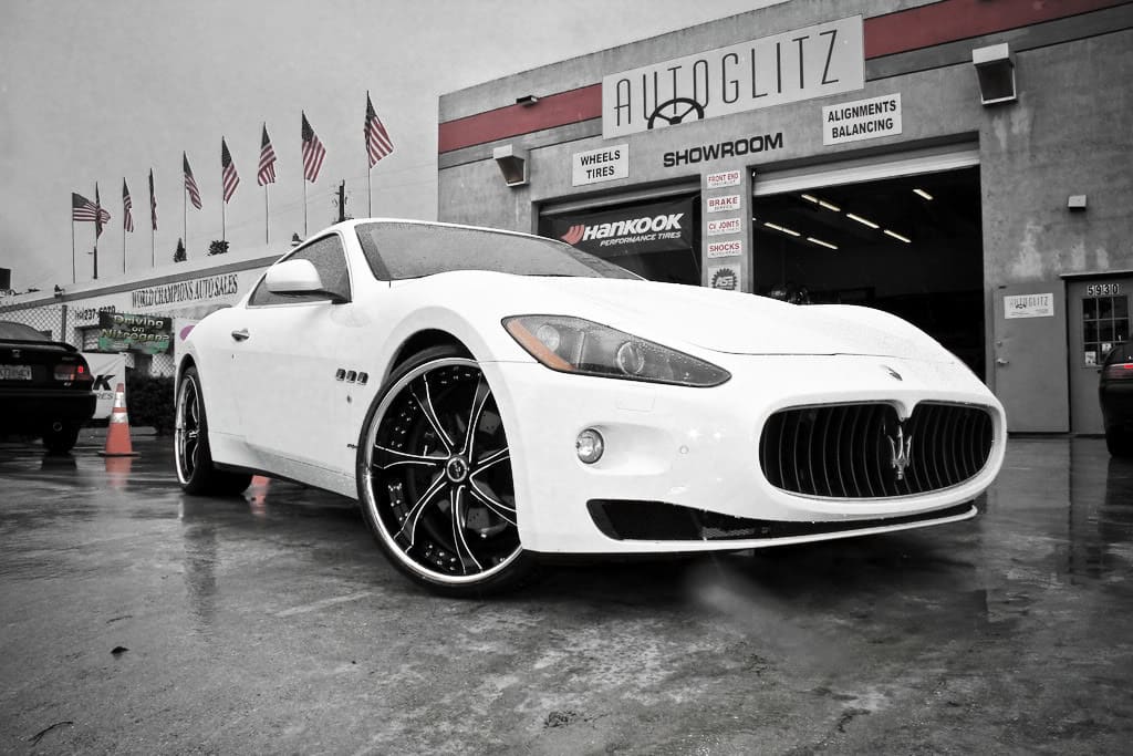 2009 Maserati GranTurismo with 22x9 Savini SV-31 wheels