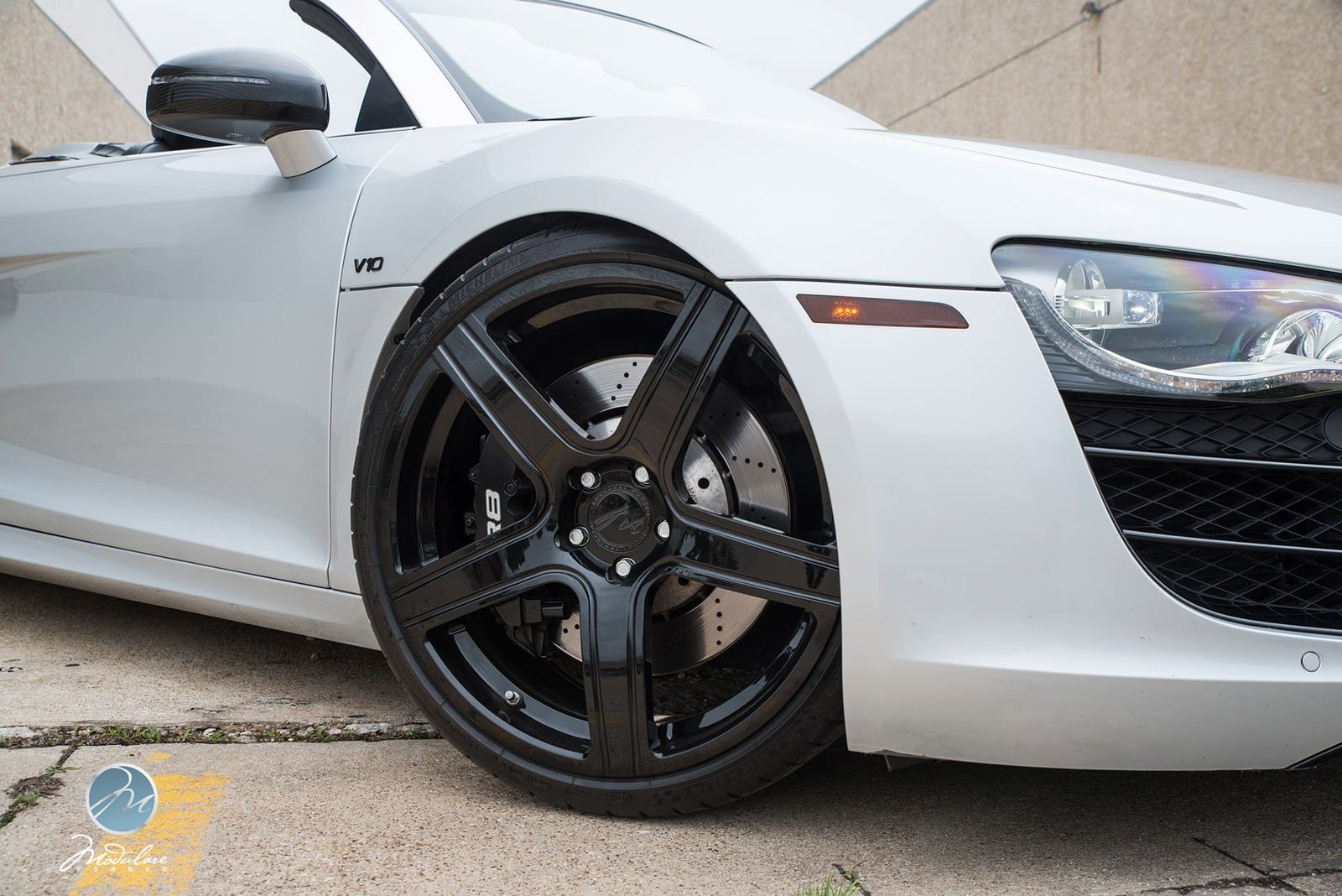 2015 Audi R8 with 20x9 Modulare B7 wheels