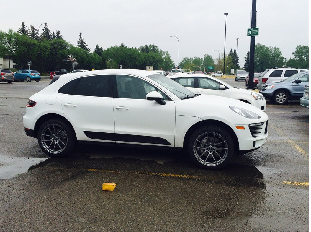 2015 Porsche Macan with 20x10 O.Z. Leggera HLT wheels