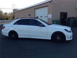 2013 Mercedes-Benz E-Class with 20x9 Niche Vincenza wheels