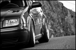 2006 Volkswagen Jetta with 17x8.5 wheels