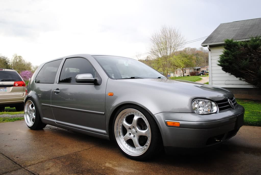 2005 Volkswagen Golf with 18x8.5 wheels