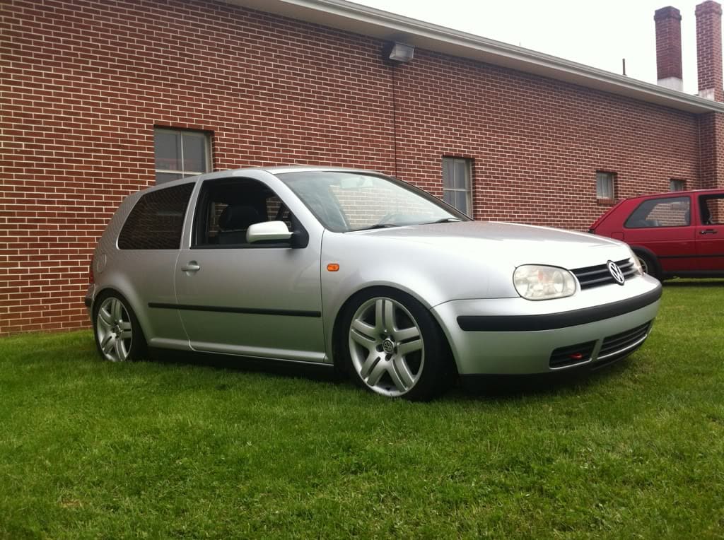 2006 Volkswagen Golf with 17x7 Long Beaches wheels