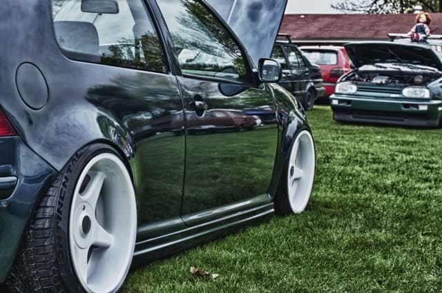 2006 Volkswagen Golf with 17x8.5 Brock B1 wheels