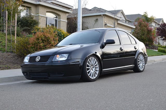 2006 Volkswagen Jetta with 17x7.5 OEM Arietta wheels