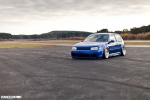 2006 Volkswagen Golf with 18x8.5 wheels