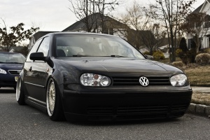 2005 Volkswagen Golf with 17x8.5 wheels