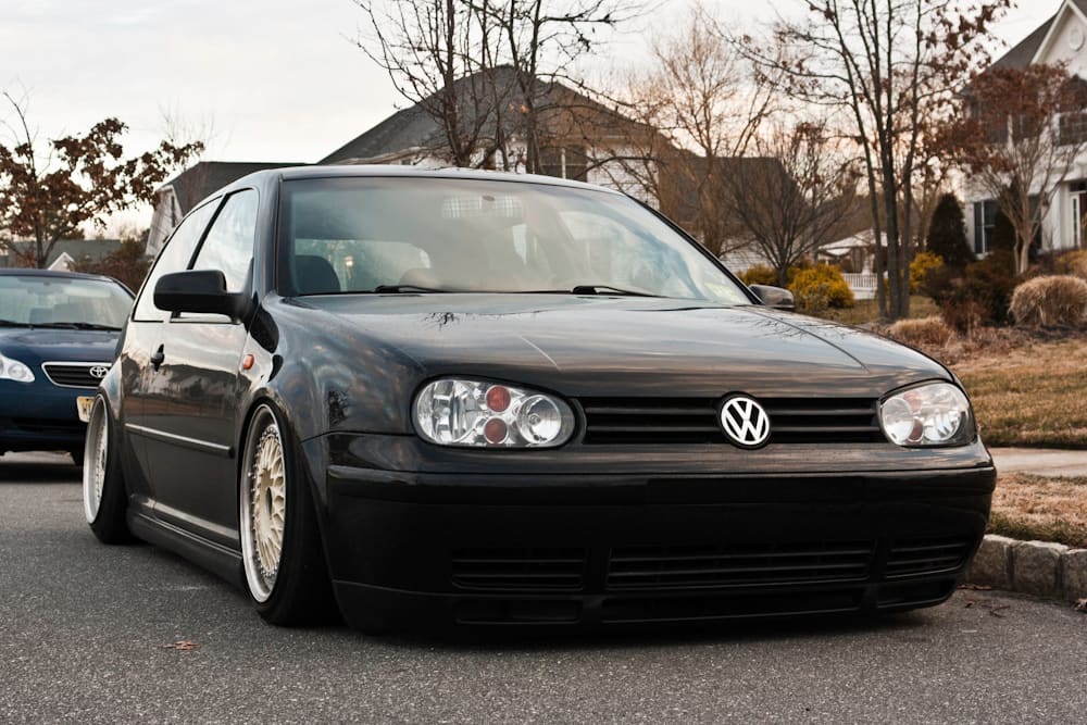 2005 Volkswagen Golf with 17x8.5 wheels