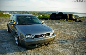 2005 Volkswagen Golf with 18x8 wheels
