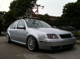 2007 Volkswagen Jetta with 18x7.5 wheels