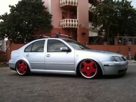 2005 Volkswagen Jetta with 18x8.5 wheels
