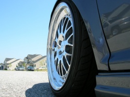 2006 Volkswagen Jetta with 18x8.5 wheels
