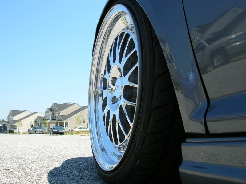 2006 Volkswagen Jetta with 18x8.5 wheels