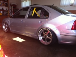 2006 Volkswagen Jetta with 19x8.5 wheels