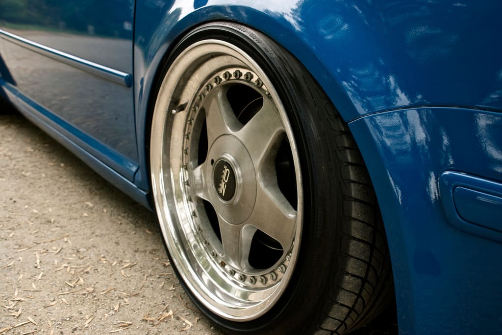 2006 Volkswagen Jetta with 17x8.5 OZ wheels